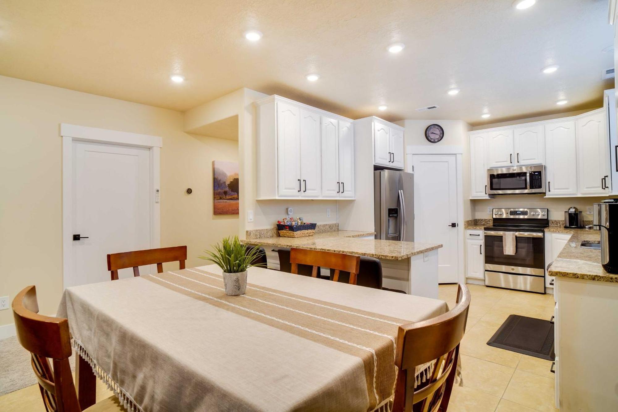 Contemporary Home With Grill Near Utah Lake! Saratoga Springs ภายนอก รูปภาพ